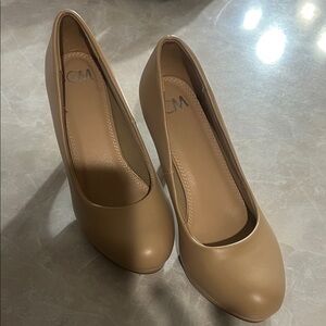 CCM Elegant Tan‎ Heels